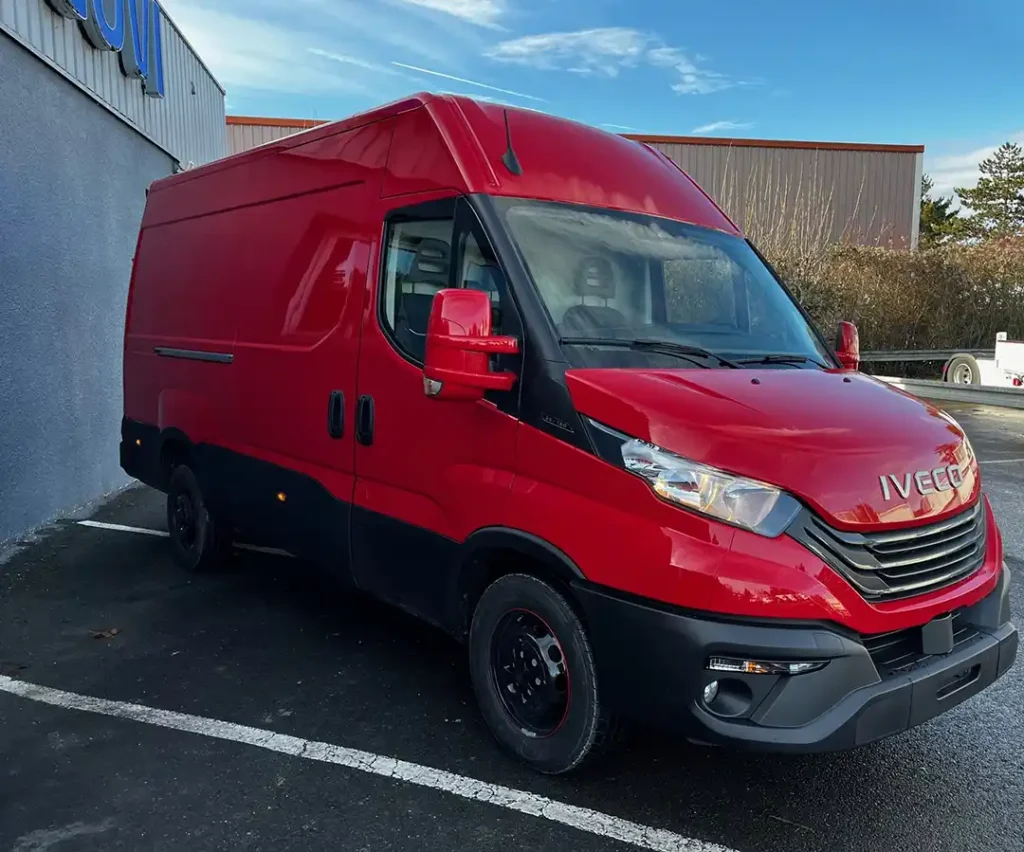 Véhicule neuf - Iveco Daily 35S14V12 - Type L3H2 - Rosso Corsa