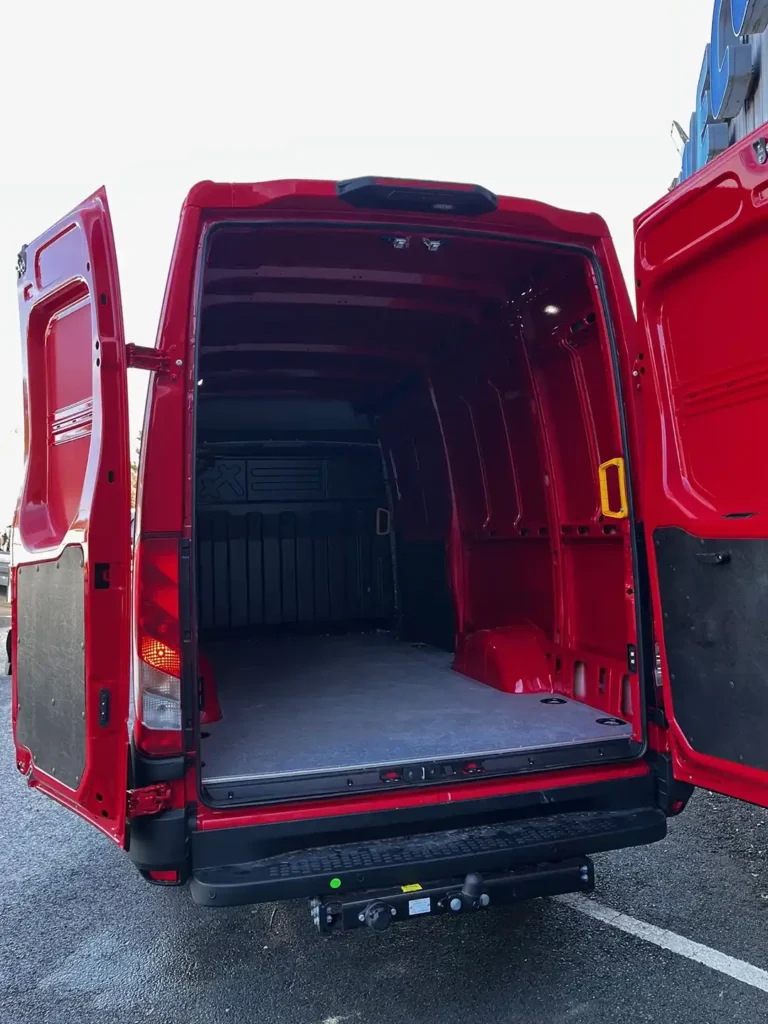 Véhicule neuf - Iveco Daily 35S14V12 - Type L3H2 - Rosso Corsa