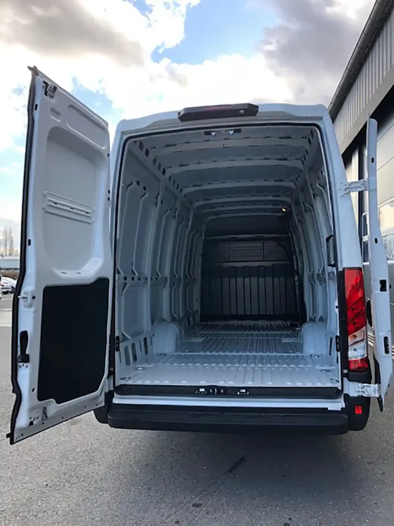 Véhicule neuf - Iveco Daily 35S18A8V16 - Type L4H3